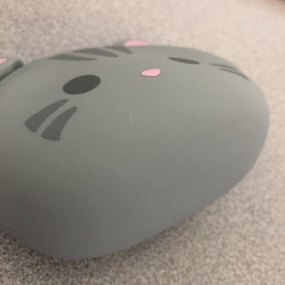 ♦️(SOLD)♦️ P+G Designs Gray Cat Coin Purse - Picture 3 of 5